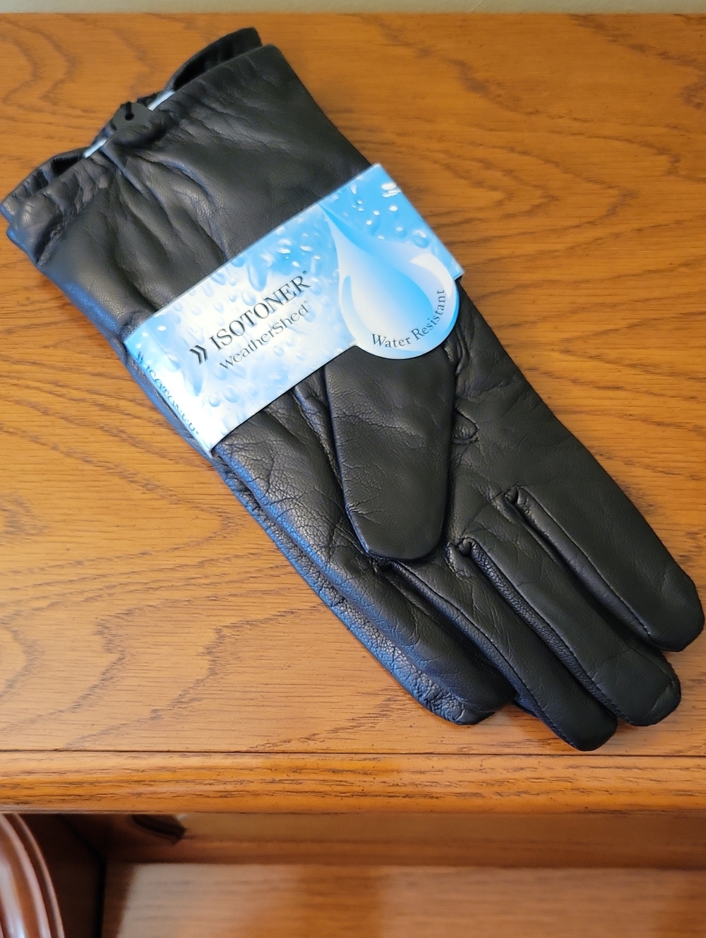 NWT Isotoner Women’s Black Water-Resistant Leather Gloves | Size 7.5